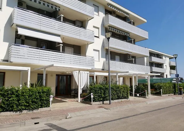 Diana Est- Gemini Apartment *